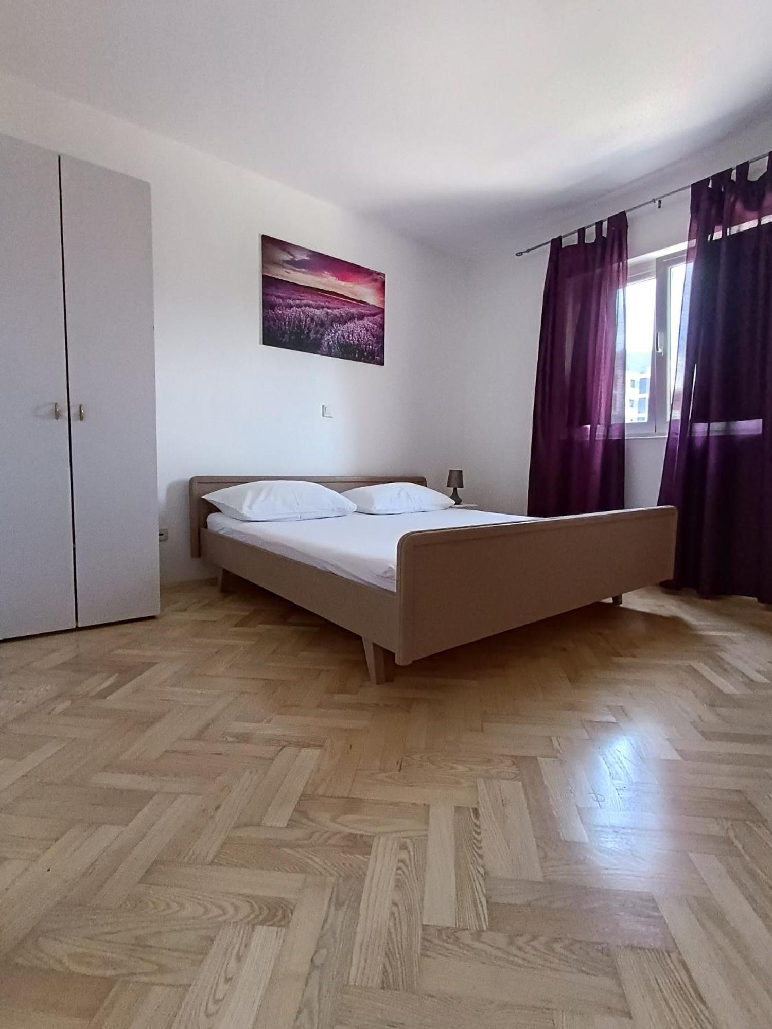 Apartment Lo - With Swimming Pool สปลิท ภายนอก รูปภาพ