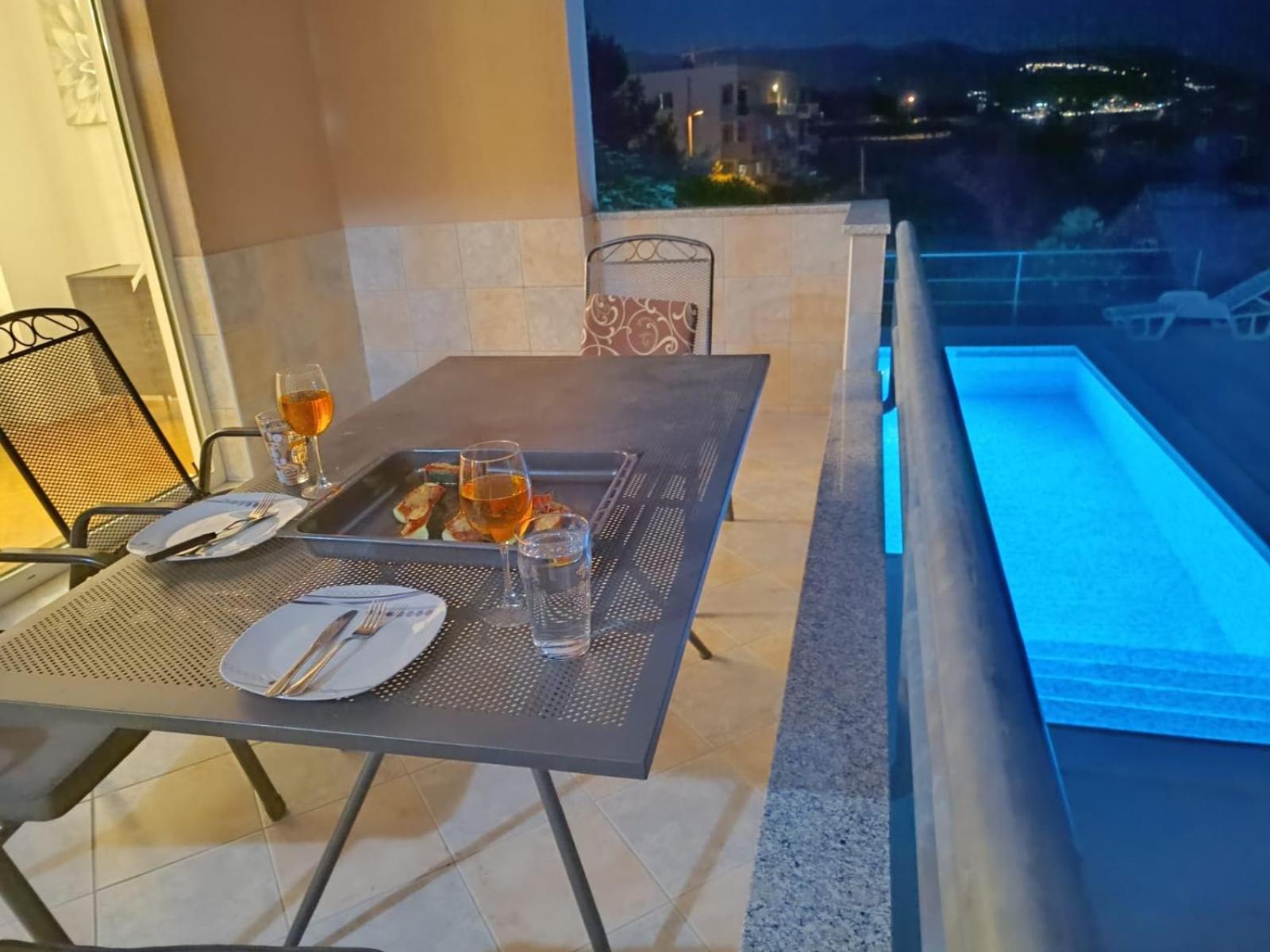 Apartment Lo - With Swimming Pool สปลิท ภายนอก รูปภาพ