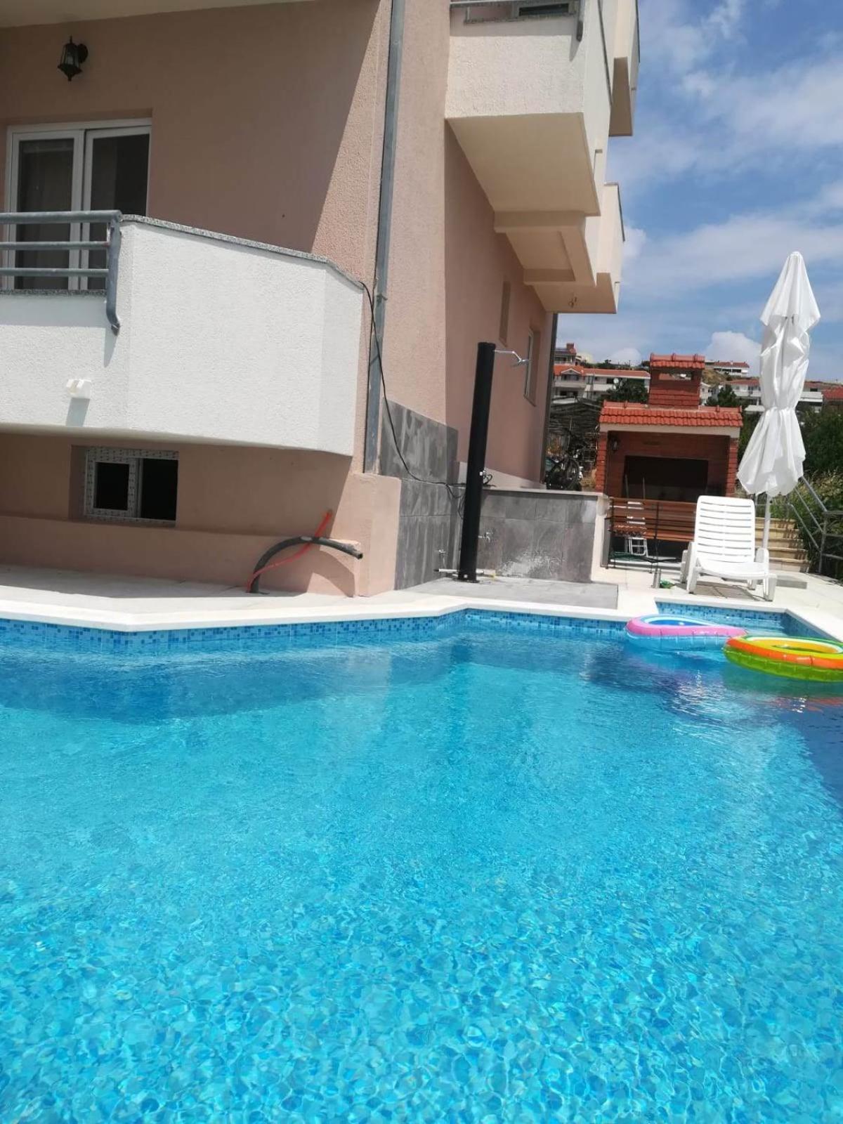 Apartment Lo - With Swimming Pool สปลิท ภายนอก รูปภาพ