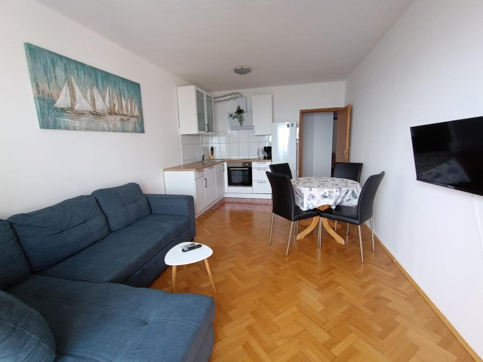 Apartment Lo - With Swimming Pool สปลิท ภายนอก รูปภาพ