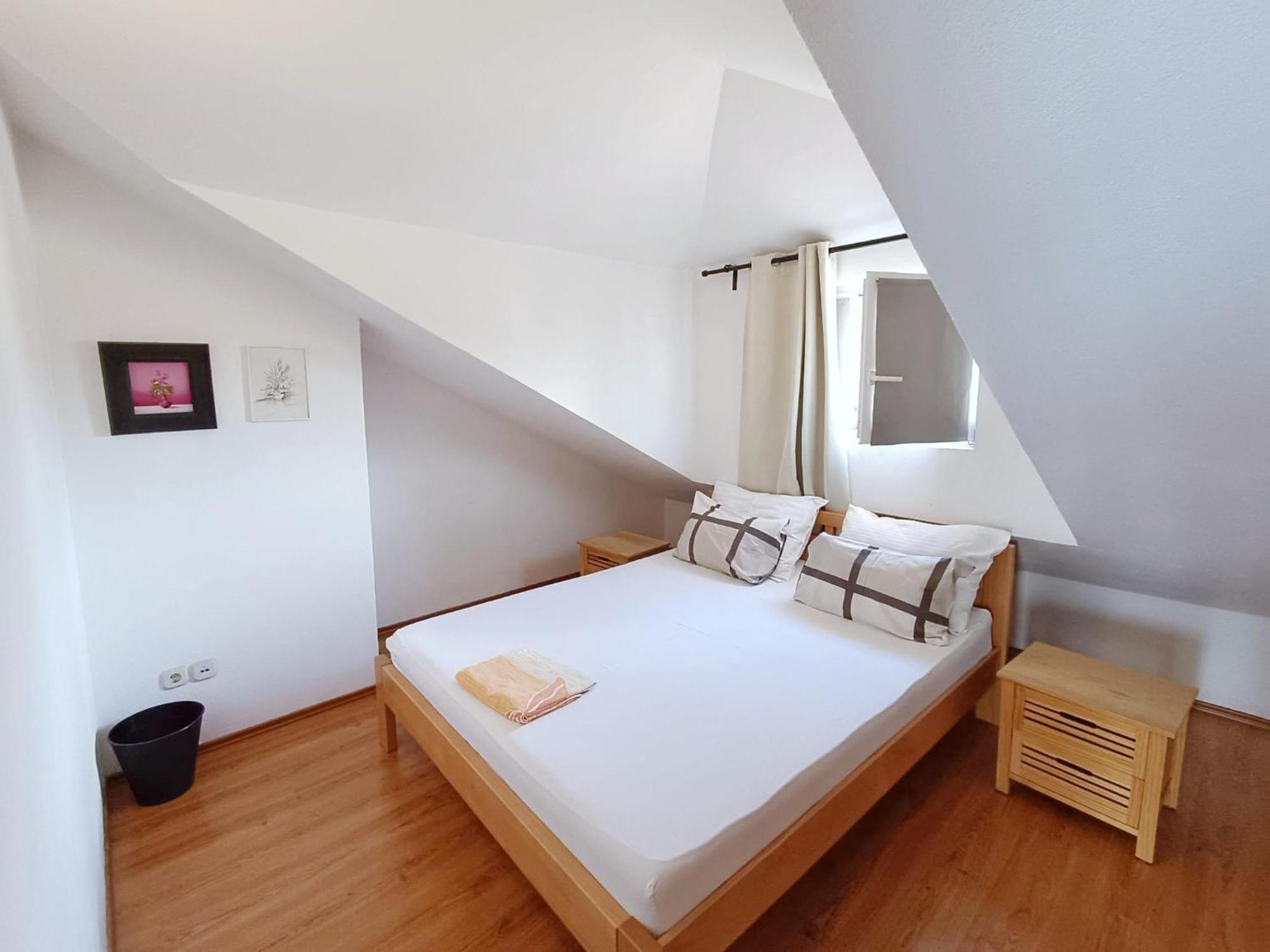 Apartment Lo - With Swimming Pool สปลิท ภายนอก รูปภาพ