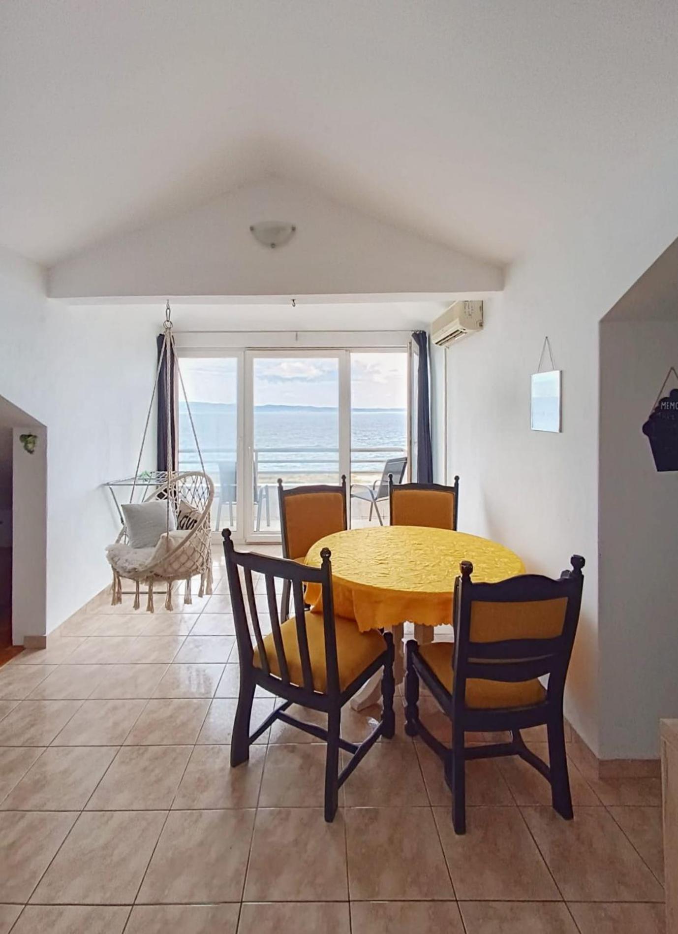 Apartment Lo - With Swimming Pool สปลิท ภายนอก รูปภาพ