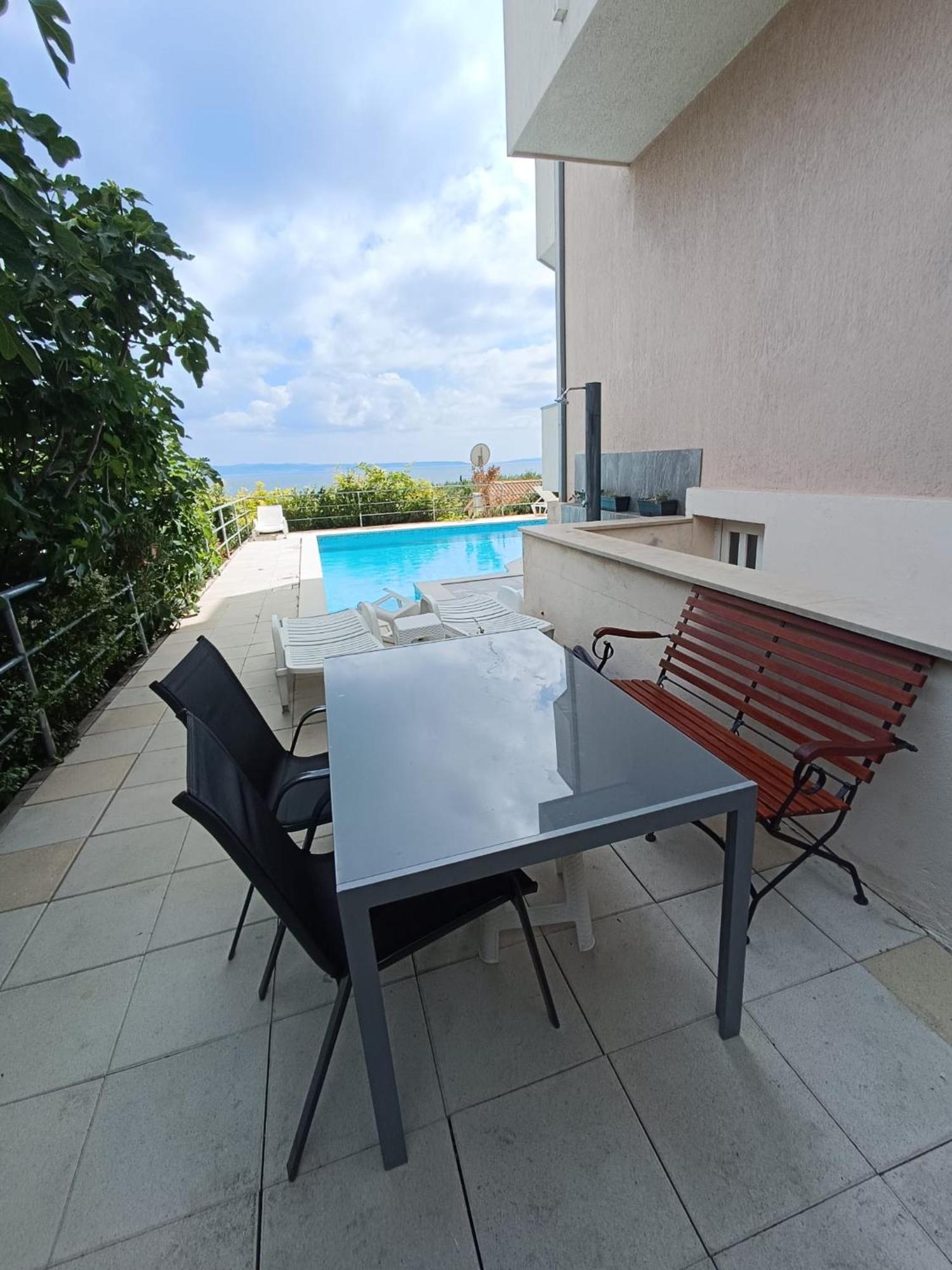 Apartment Lo - With Swimming Pool สปลิท ภายนอก รูปภาพ