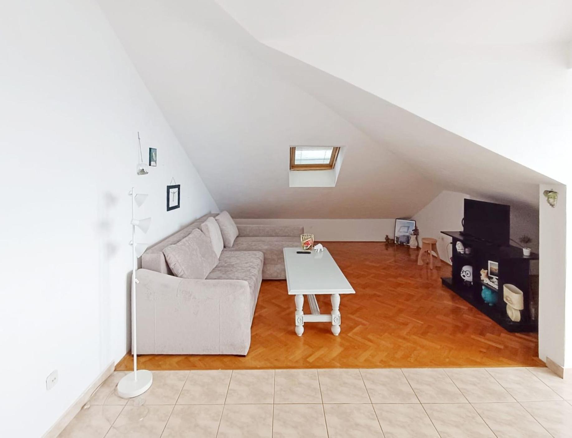 Apartment Lo - With Swimming Pool สปลิท ภายนอก รูปภาพ